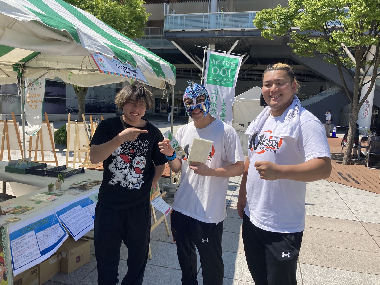 6月13日(土)新潟駅南口等で開催された緑化イベント「まちなかはなみどりフェア」に参加し、多くの方から「緑の募金」に協力いただきました。